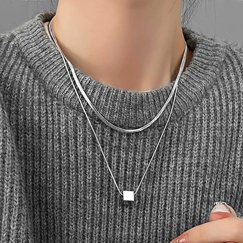 Dvojvrstvový Strieborný Náhrdelník s Geometrickým Príveskom